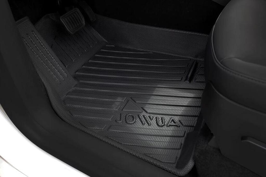 ▲ 針對 Model Y 重新開模設計的新款腳踏墊，Jowua 系列腳踏墊的優點都保留，版型也更合了。 (圖/DDCAR)