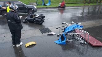 強風惹禍！消防隊擔架床馬路滑行 18歲騎士慘遭擊落