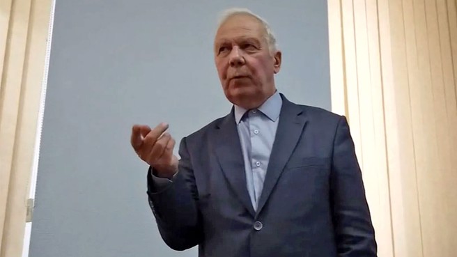 日前被逮捕并遭控叛国罪的俄罗斯科学院学者瓦列里．兹维金采夫。（图／Youtube)