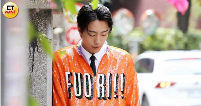 经歷过一段长达3年远距离的恋情，分手时让蔡凡熙陷入低潮许久。（图／侯世骏摄）