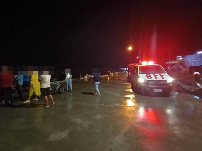 小琉球惊传2名潜水客失联，警消漏夜搜救未果，今早继续。（屏东消防局提供／谢佳潾屏东传真）