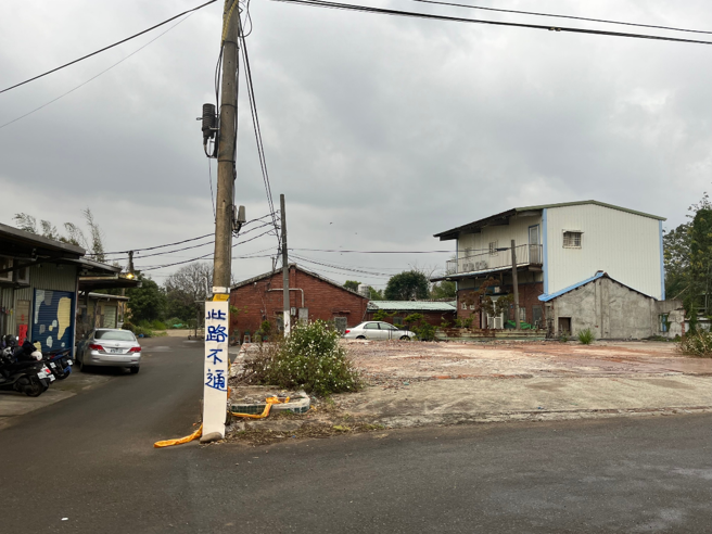 空地就是凶宅透天厝拆掉的地方（陈梦茹／摄）