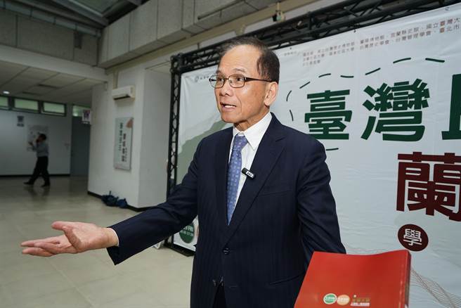 立法院长游锡堃结束访美行程后，前往宜兰大学参加学术研讨会，游锡堃因行程匆忙，尚未了解陈欧珀卷入im.B案一事，因此无法对此回应。（李忠一摄）