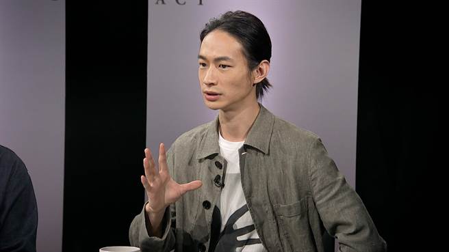 黄河在18岁拍摄第一部戏，就获得金钟视帝的肯定。（镜电视提供）