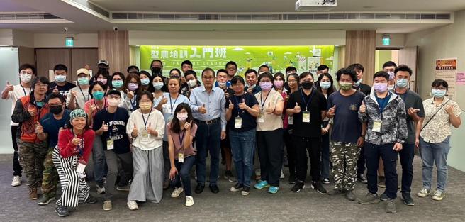 高雄市政府农业局针对青年农民的「型农」培训课程颇受好评。（高雄市农业局提供）