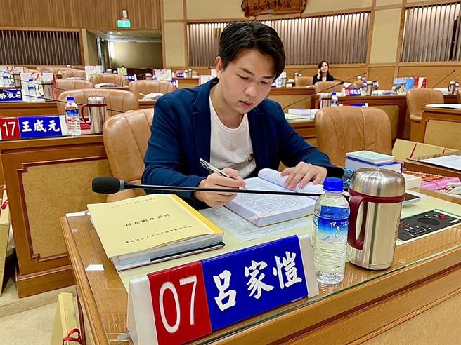 新北市议员吕家恺吁，「请赖清德即刻请辞」。（吕家恺提供）