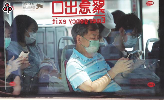 国内正式进入新冠肺炎第四波疫情，部分民眾自诩「天选之人」也难逃，专家推测应是无症状感染者。（本报料照／季志翔摄）