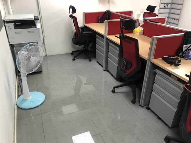 新竹棒球场办公室淹水。（新联线党团提供／王惠慧新竹传真）