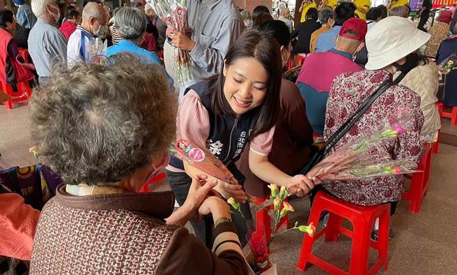 国民党台北市议员徐巧芯表示，民进党立委陈欧珀的服务处、车子都是imB主嫌曾国纬相关企业集团提供，且陈欧珀参与曾国纬的相关活动，两人不仅是熟识，更可以藉由目前的资讯判断曾算是陈的金主。（摘自徐巧芯脸书）