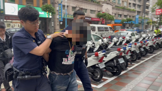 瞒天过海翻版！花一周「挖呀挖」窃银楼百万金饰，新北穿墙盗落网。(警方提供)