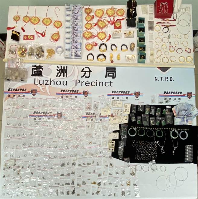 17日凌晨蔡男终于把墙壁凿出一个长60公分宽50公分、可供一个人钻进钻出的洞口，随后他趁夜侵入银楼二楼，将一楼的上百万元金饰、百万现金搜刮一空后逃逸。(黄敬文翻摄)