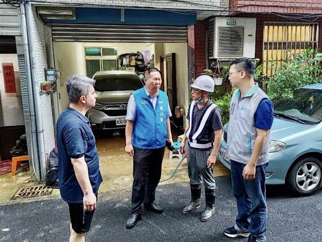 市议员陈治雄接获消息赶赴现场了解。（陈治雄提供／王惠慧新竹传真）