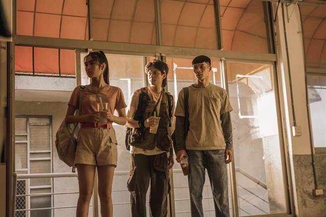 黄冠智（右起）、刘子铨、雷嘉汭，三人饰演「打怪三人组」，《化劫》剧照。（台北双喜电影提供）