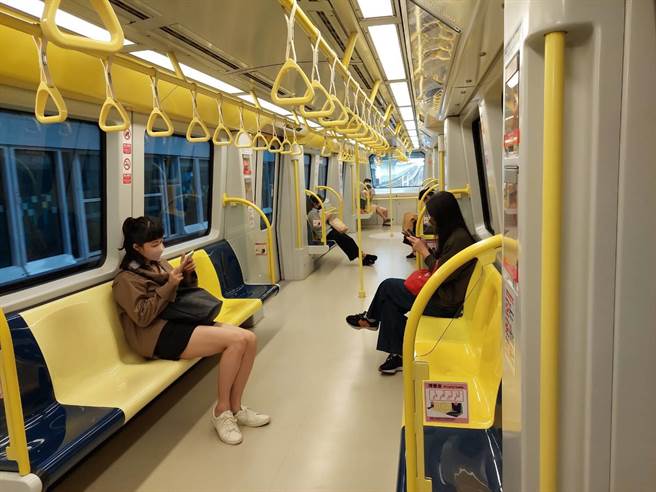 防中捷意外再发生，新北捷运局研议新北环状线月台增设紧急停车钮。（陈慰慈摄）