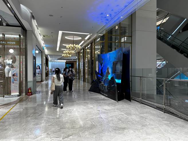 台中市南屯区文心秀泰生活馆今天下午跳电20分钟，民眾看电影看到正精彩的时候被打断。（文心秀泰提供／张亦惠台中传真）