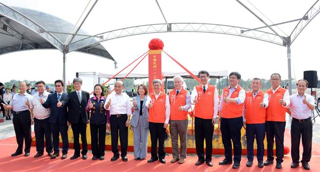 屏东科学园区19日正式动土，但屏东县议员黄明贤提醒，别只停留在画大饼阶段，要努力招商。（林和生摄）