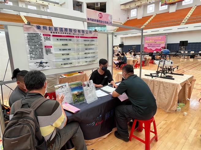 乐飞创新公司开出薪资上看120k要找无人机飞控软体工程师。（廖素慧摄）