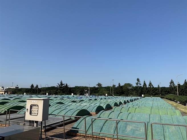 八里污水处理厂接管争议再次引起关注，新北市议员郑宇恩批新北市府在八里污水处理厂地移交接管进度严重延宕，且151次会勘没有一次到场。(黄敬文翻摄)