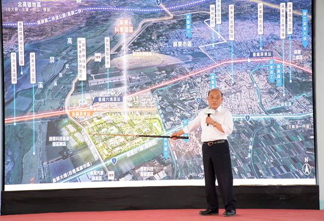 前行政院长苏贞昌致词时，拿出熟悉的撞球杆。(林和生摄)