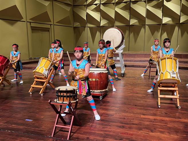 彰化县花坛国小太鼓队。（校方提供／孙英哲彰化传真）
