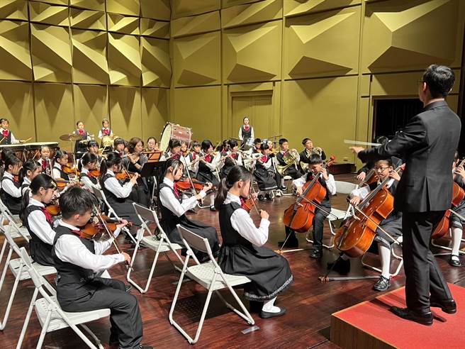 彰化县花坛国小管弦乐团是学生音乐比赛的常胜军。（校方提供／孙英哲彰化传真）