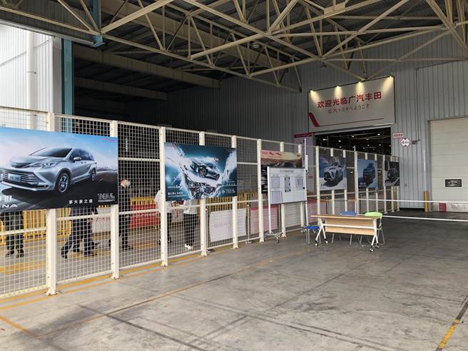 丰田汽车与广州汽车集团各出资50％组建的广汽丰田公司，其南沙厂区是丰田在日本境外的最大生产基地。图为厂区4号生产线一隅。（朱绍圣摄）