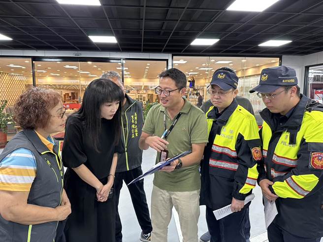 新北市议员蔡淑君接获民眾陈情后，今(9)日早上邀集相关单位展开会勘，希望能改善该处的交通问题。(黄敬文翻摄)