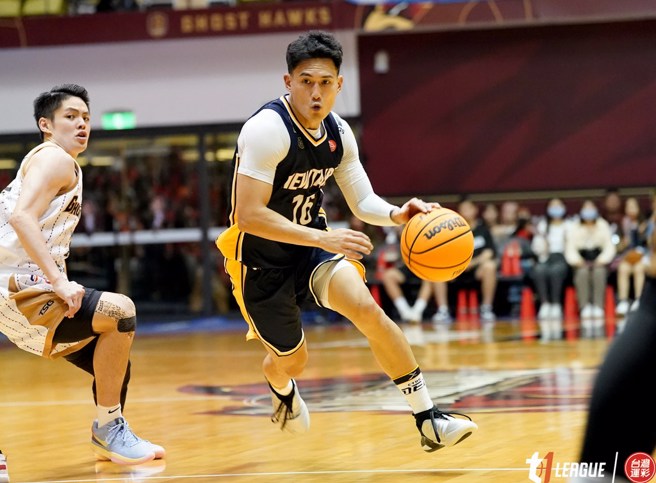 林韦翰今天投进5颗三分球、贡献20分。(T1联盟提供)