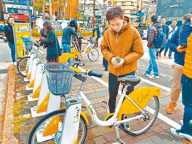 YouBike自行车系统传出遭到境外连线攻击，全国约有2.1万笔会员交易资料外流。台北市政府交通局也呼吁民眾，若接获追缴欠款或储值的电话或简讯，务必提高警觉并向微笑单车客服二度确认。（本报资料照）