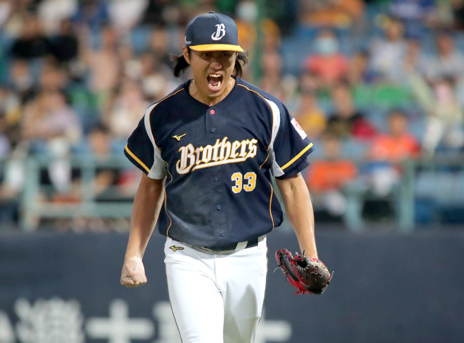 中信兄弟郑浩均先发6.1局无失分也没被敲安打。（郑任南摄）