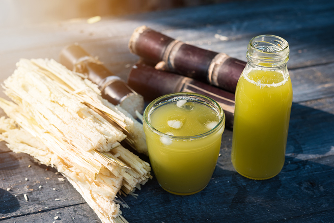 老闆惡作劇把精液射進甘蔗汁給員工喝，對方2年後得知真相，憤而持刀攻擊報復。（示意圖／達志影像）