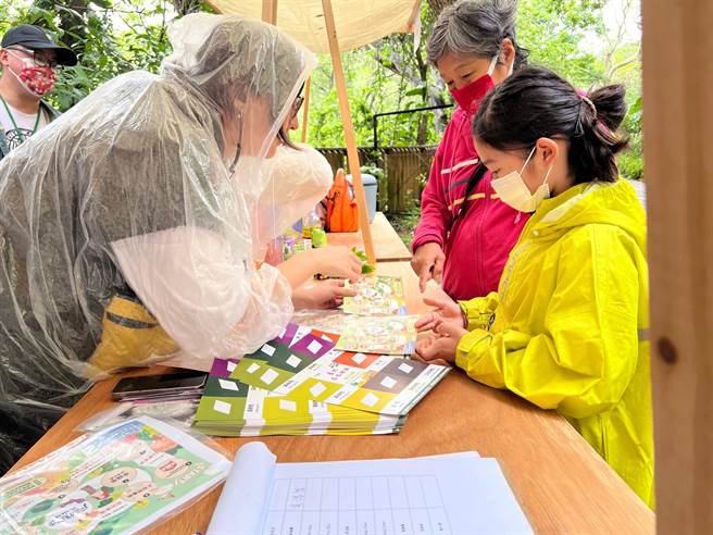 市府表示，原订21日于十八尖山举行的「Fun慢脚步游山林」第3周系列活动，将顺延至下周六27日，与第四周活动一连两天在原地举办。（新竹市政府提供／王惠慧新竹传真）