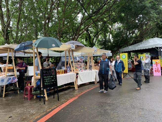 市府表示，原订21日于十八尖山举行的「Fun慢脚步游山林」第3周系列活动，将顺延至下周六27日，与第四周活动一连两天在原地举办。（新竹市政府提供／王惠慧新竹传真）