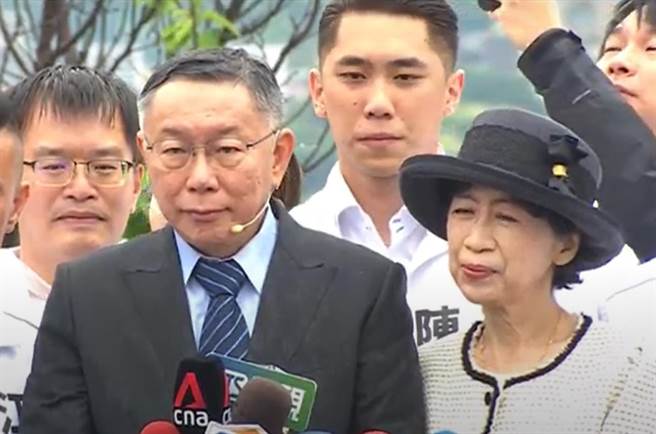 侯友宜上《董事长开讲》抢柯粉票？ 柯文哲吐槽媒体问题逻辑不通。（翻摄自民眾之声YT）