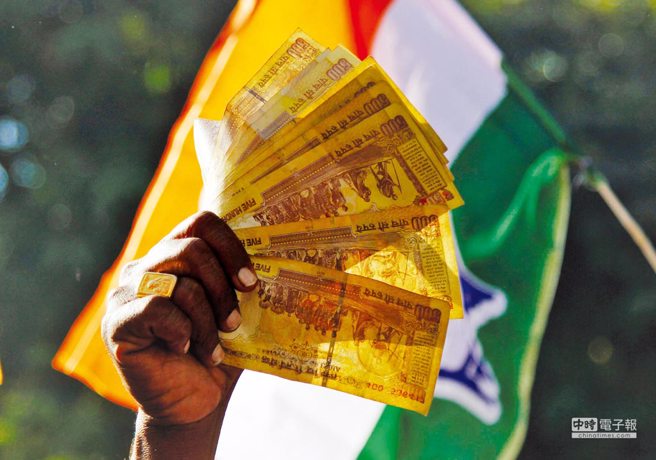 印度宣布收回2000卢比大钞 （路透）