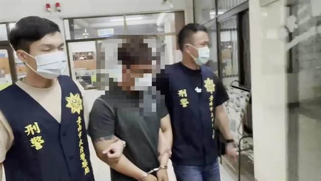 李姓男子将枪藏字典中遭逮。（读者提供／程炳璋台南传真）