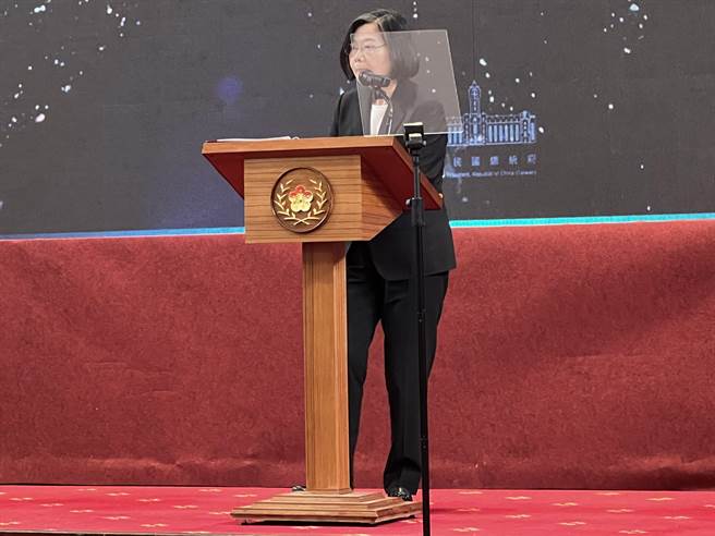 执政7周年 蔡英文、赖清德 台上台下两样情。曾薏苹摄