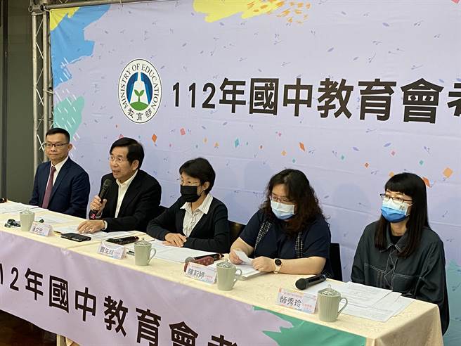 国中会考今天登场，教育部找了国中老师来解析社会科试题。（林志成摄）