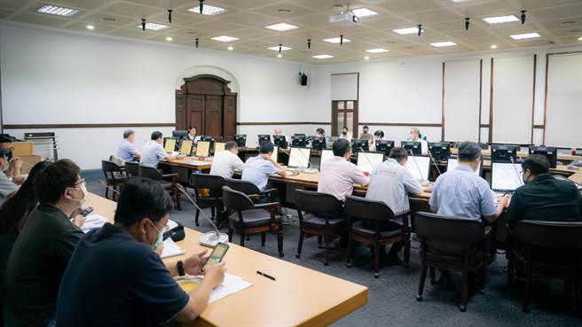 新竹市政府交通改善小组18日举行第4次会议，会中决议优先改善「中华路四段至中华路六段」30处路口设计。（新竹市政府提供／王惠慧新竹传真）