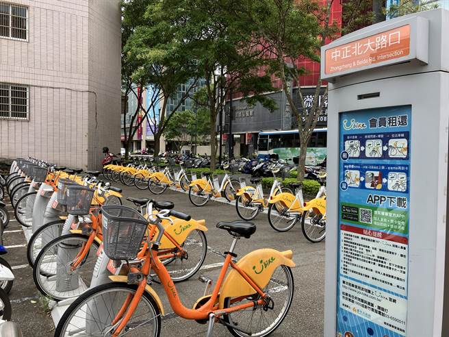 市府在去年启动公共自行车升级YouBike2.0计画，既有站点先採1.0与2.0共站营运。（王惠慧摄）