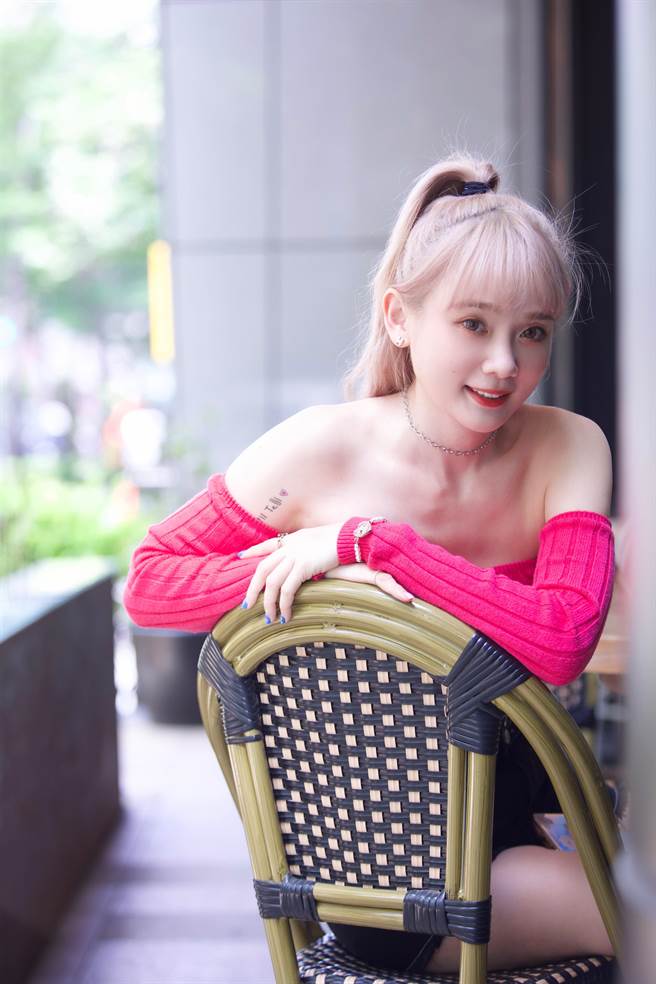 洗菜想成为「唱歌也满好听的女生」。（罗永铭摄）