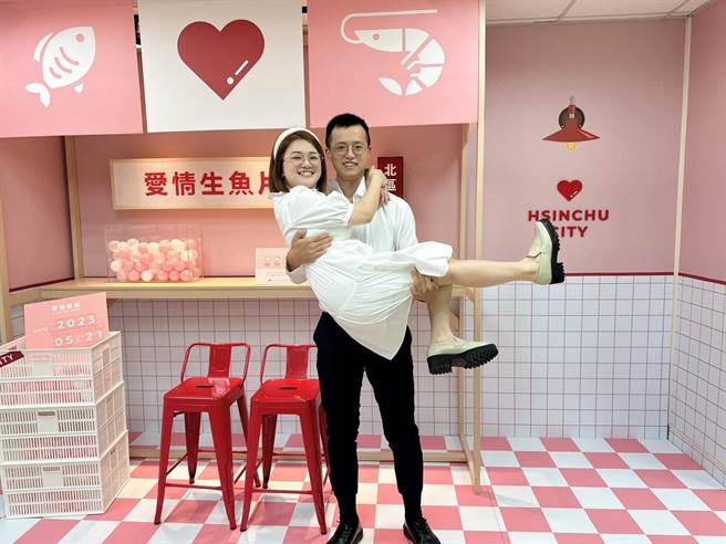 新竹市北区户政事务所以南寮渔港为发想，塑造「在地渔市风情」的趣味氛围。（新竹市政府提供／王惠慧新竹传真）