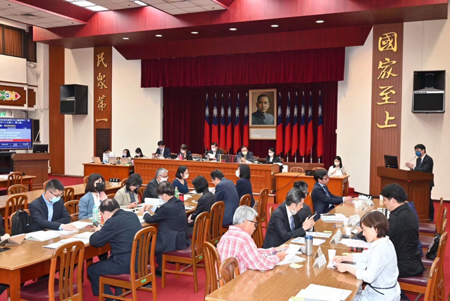 金管会TDR争议未决，遭爆与「im.B」吸金主嫌餐叙如同背书。(戴志扬翻摄)