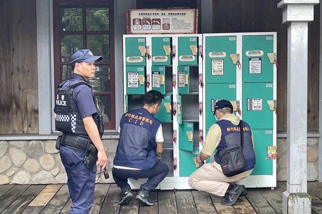 六福村接获炸弹恐吓电邮，警方在园内游客置物柜搜查可疑爆裂物。（新埔分局提供／罗浚滨新竹传真）