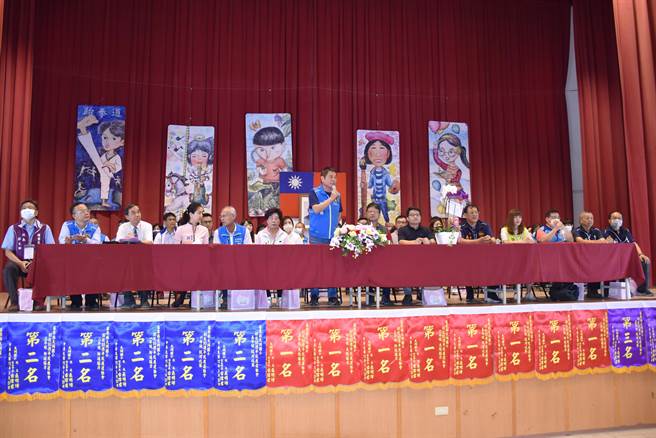苗栗縣長鍾東錦20日上午參加苗栗市大同國小93周年校慶。（謝明俊攝）