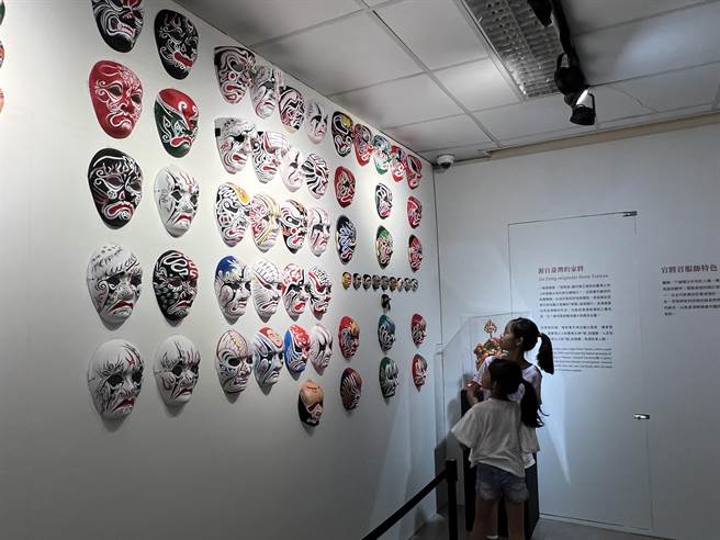 「八面威风家将特展」在桃园土地公文化馆5、6楼展出。(蔡依珍摄)