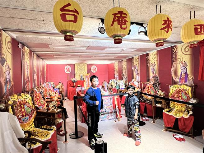 「八面威风家将特展」在桃园土地公文化馆5、6楼展出。(蔡依珍摄)