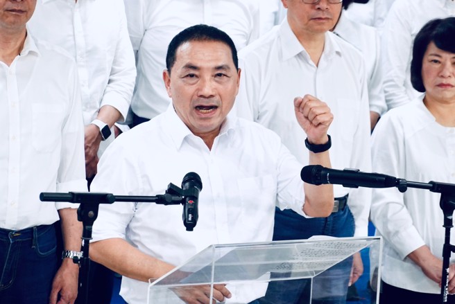 新北市长侯友宜脸书写下近1700字的贴文表示，只有「政党轮替，台湾更好！」2024总统大选，是一场攸关台湾「团结与分裂」的抉择！国民党20日举办「政党轮替、台湾更好」誓师大会 ，总统参选人侯友宜与立委参选人、党籍县市长表达团结理念，力拚明年520重返执政。（姚志平摄）