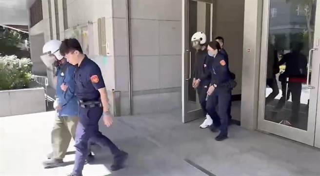 警方将两嫌依诈欺等罪嫌移送法办。（翻摄照片／林郁平台北传真）