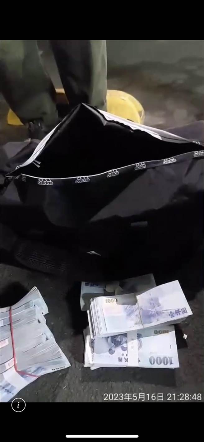 警方查扣现金150万元及手机等赃证物。（翻摄照片／林郁平台北传真）